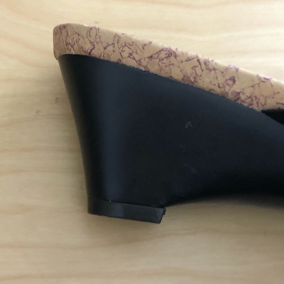 Kenneth Cole Reaction Wedge Sandals - Picture 15 of 16